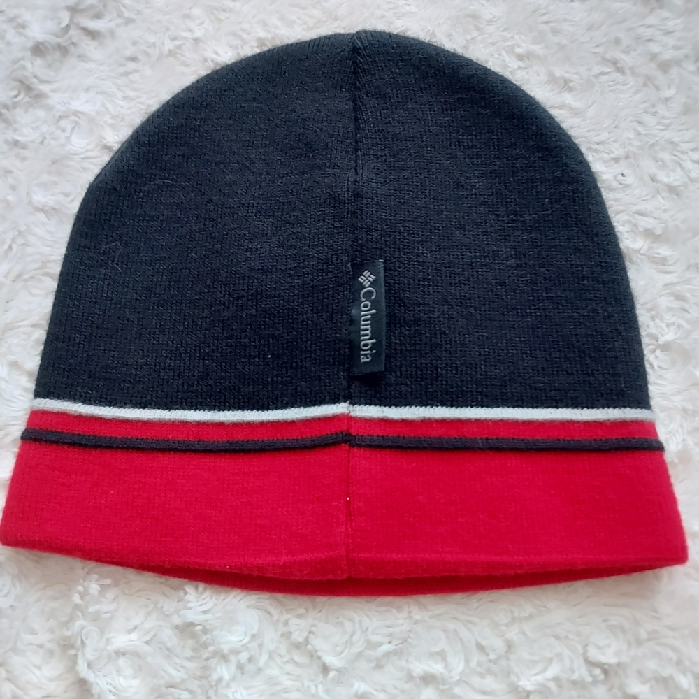 Columbia Black & Red Unisex Knit Beanie Stripe Detail Cool Weather Winter Ski